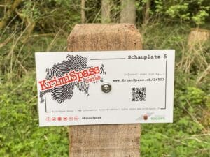 Schild im Wald mit Krimispass